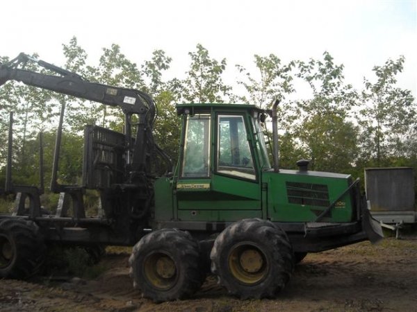 Форвардер John Deere 1110D